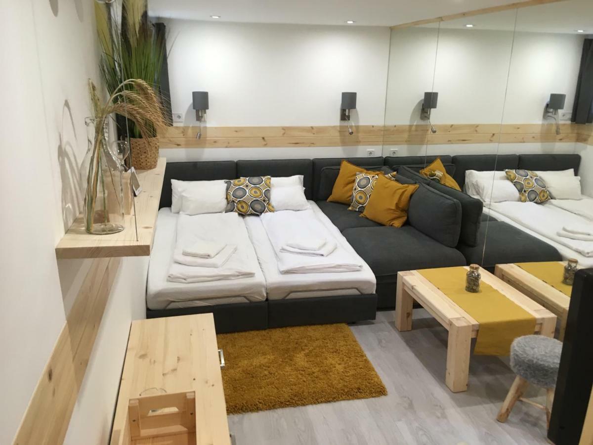 Modern Apartman Deluxe Guest House Alsoors Ngoại thất bức ảnh